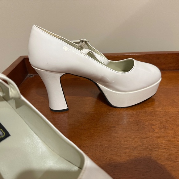 Funtasma Mary Jane Pump, White, Size 9 - Picture 5 of 11